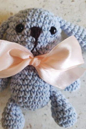Работа Мягкая игрушка/ Вязанная игрушка голубой зайчик/ подарок