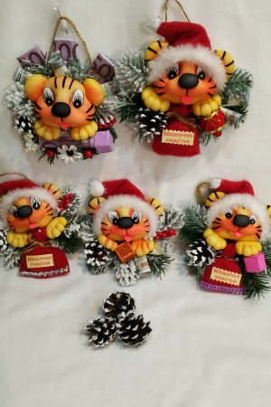 Работа Новогодние магниты с символом наступающего года