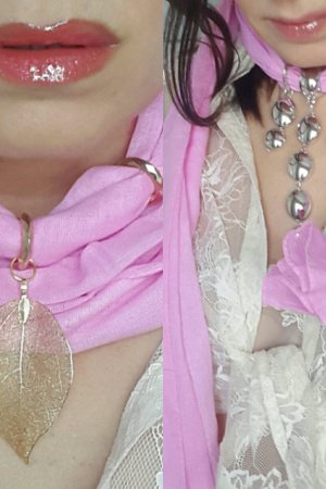 Робота Рожевий шарф. Один шарф 2 кулони.