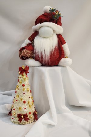 Робота Дід Мороз або Санта-Клауса з новорічною прикрасою