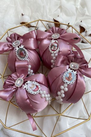 Работа Набор пудровых новогодних шаров.