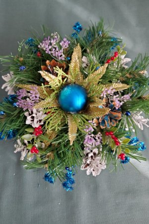 Работа Икэбана на стол в синих тонах