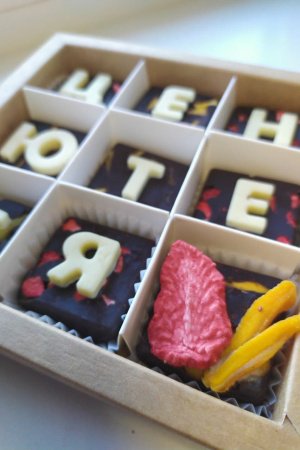 Робота Прекрасні подарунки для корпоративів. Корисно та зі смаком.