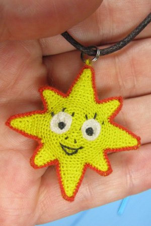 Работа Солнышко, вязаная подвеска ручной работы. Солнце смайлик PSK