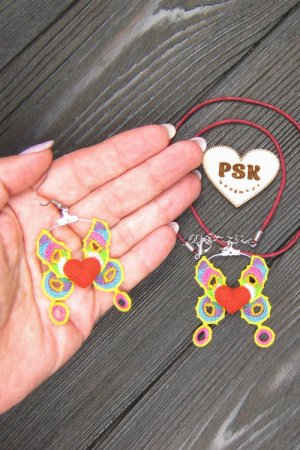 Работа Вязаные сердца с крыльями, серьги и подвеска Набор украшений