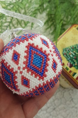 Работа НОВОГОДНИЙ ШАР ИЗ БИСЕРА "РОМБЫ" 2 УКРАШЕНИЕ НА ЕЛКУ
