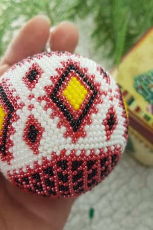 Работа НОВОГОДНИЙ ШАР ИЗ БИСЕРА "РОМБЫ" 3 УКРАШЕНИЕ НА ЕЛКУ