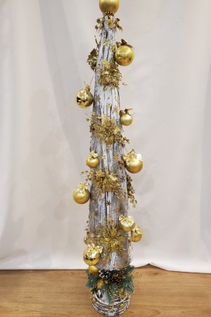 Робота Велика новорічна ялинка у золоті