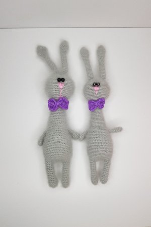 Робота Майстер клас сірий зайчик з бабочкою крючком