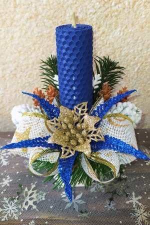 Работа НОВОГОДНЯЯ КОМПОЗИЦИЯ СО СВЕЧЬЮ ИЗ ВОЩИНЫ (05)