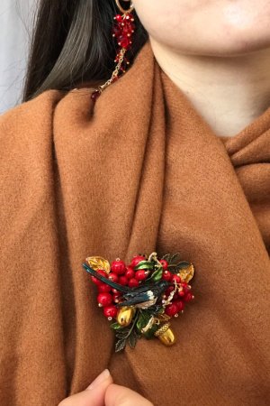 Работа Брошь птичка Сорока