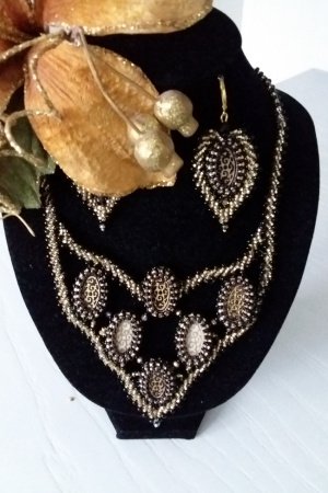 Работа Кольэ Золотисто-чорне 