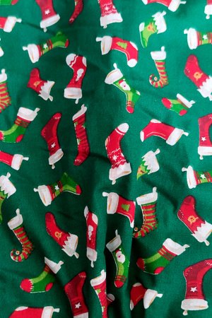 Работа Французский хлопок "Божек" на зеленом фоне.