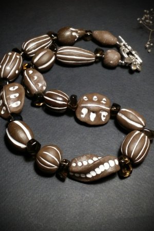 Робота Темно-коричневе намисто з раухкварцем