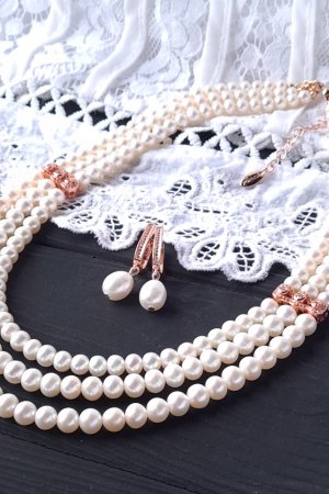 Робота Намисто та сережки з натуральних перлів з кристалами