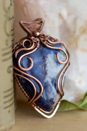 Робота Великий кулон унісекс із содалітом. Підвіска із синім каменем