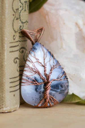 Робота Кулон дерево життя з дендритним опалом. Кулон природа