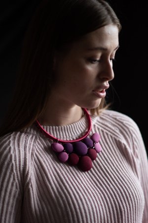 Работа Колье "Винные краски"