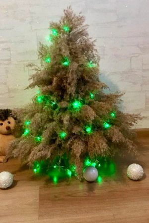 Работа Елка из пампасной травы