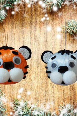 Работа Ёлочная игрушка " тигрёнок".