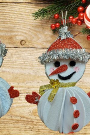 Робота Ялинкова іграшка "Сніговик".