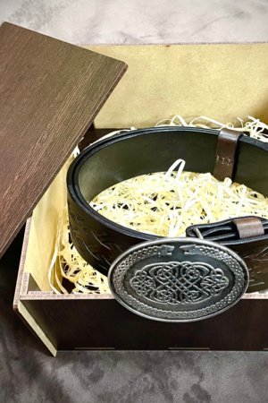 Робота Чоловічий ремінь із шкіри з кельтською символікою
