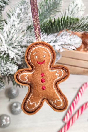 Работа Пряничный человечек мягкая игрушка из фетра