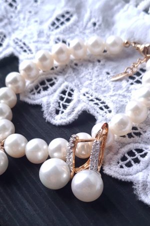 Работа Браслет и серьги из натурального жемчуга в позолоте.