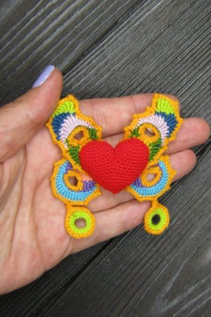 Робота Крилате серце крилами метелика, брошка, гарний подарунок.