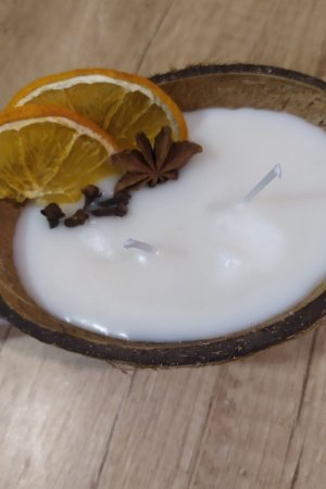 Работа Свеча в кокосе, соевый воск