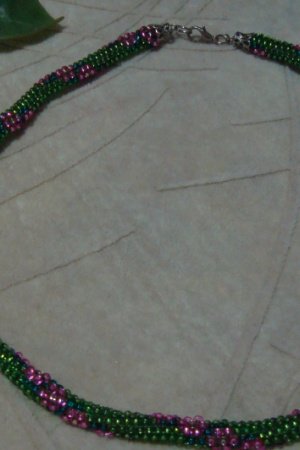 Работа Бисерный жгутик с цветочками