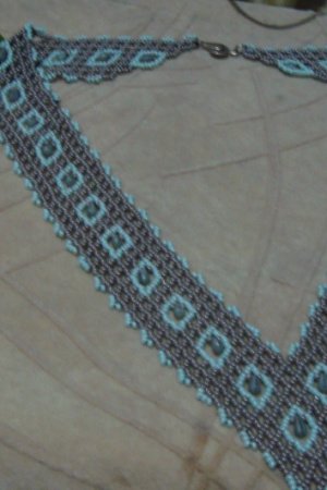 Робота Кольє з бісеру та скляних намистинок-крапельок