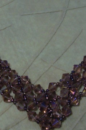 Работа Колье из крупных биконусов