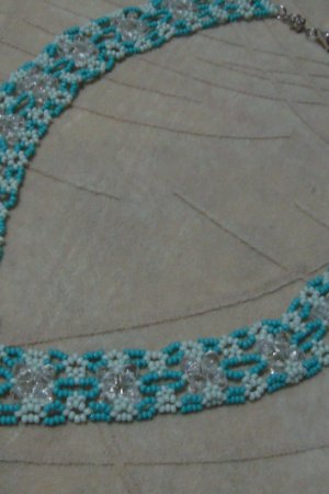 Работа колье с листочками