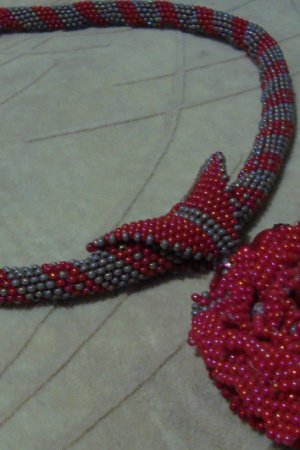 Робота Кулон з трояндою на джгуті