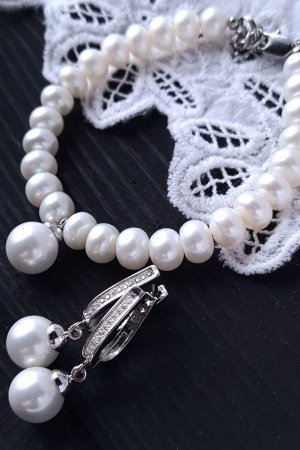 Работа Браслет и серьги из натурального жемчуга.