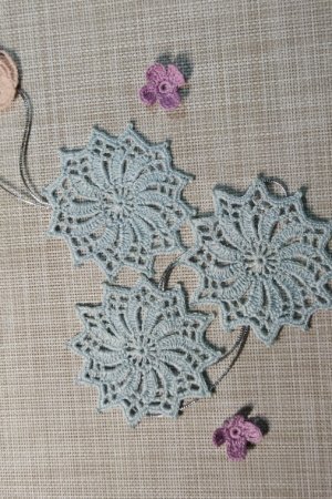 Работа Комплект елочных украшений "Снежинка нежная"