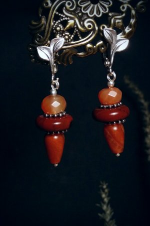 Робота Маленькі срібні сережки із сердоликом