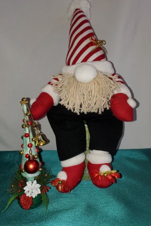 Работа Гном - подарок деткам