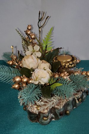 Работа Икэбана новогодняя со свечкой  на стол №2