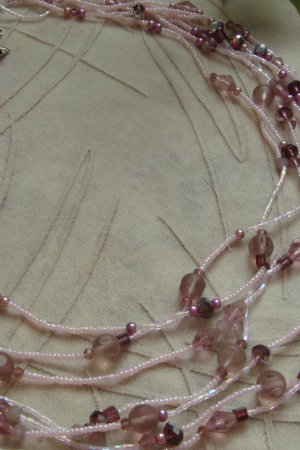 Робота Бісерне кольє з намистинками, біконусами та ронделями