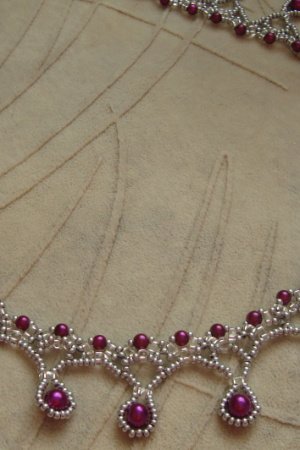 Робота Ніжне кольє з бісеру