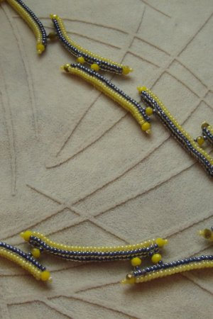 Работа Колье из бисерных палочек и ронделей
