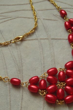 Работа Колье из бусин-бочонков