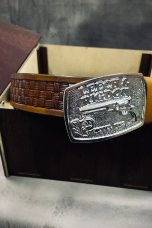 Робота Шкіряний ремень з тисненням