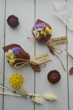 Робота Квіти букетики на хрестини з сухоцвітом статиці. ст. А7007