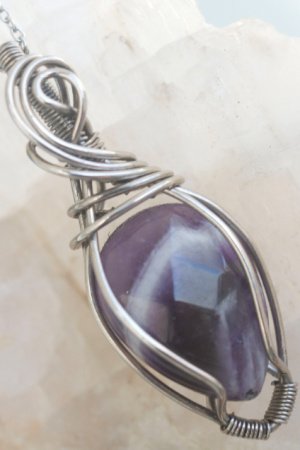 Робота Класична підвіска із аметистом. Лаконічна підвіска