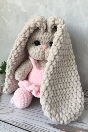 Работа Плюшевая зайка в розовом сарафанчике