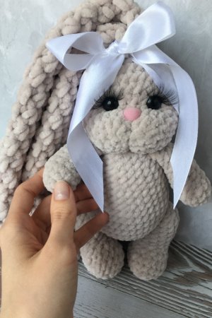 Робота Плюшева зайка з бантиком