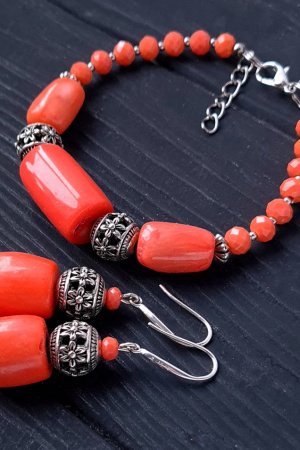 Робота Браслет і сережки з натуральними великими коралами